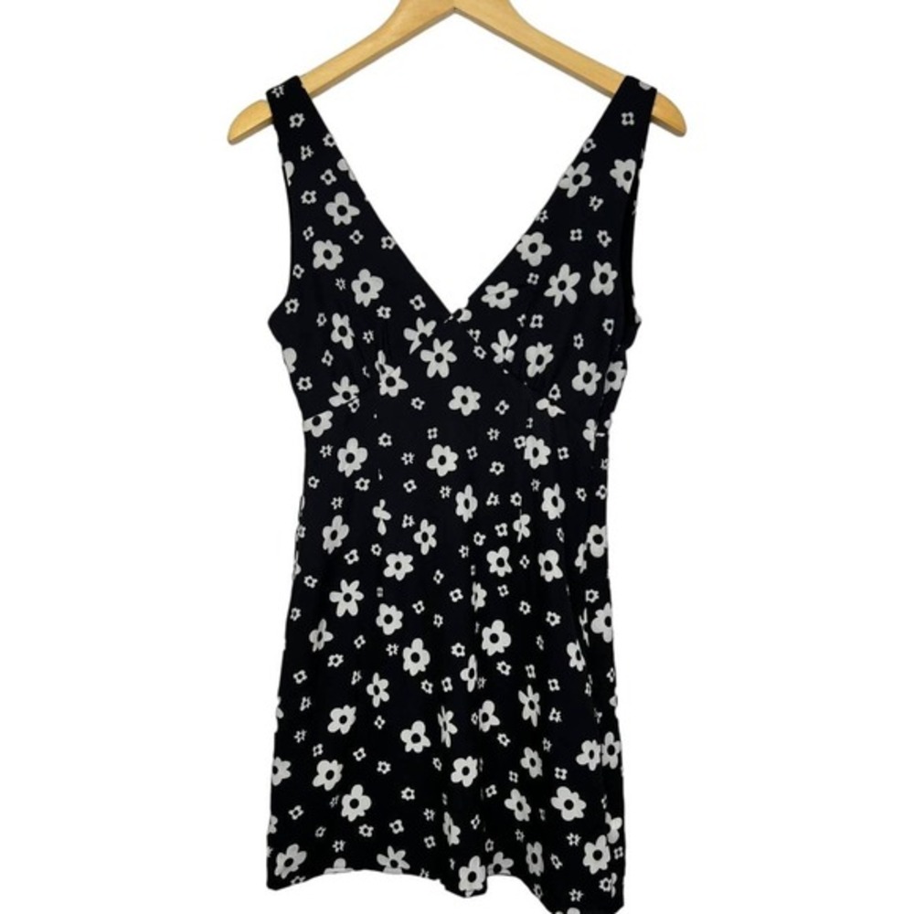Princess Polly Quincy Mini Dress Black White Daisy Floral V-Neck Size US 2 NEW - Picture 3 of 9